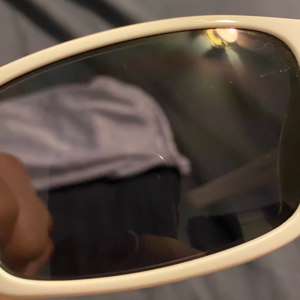 White Oakley Sunglasses with Case - Picture 4 of 4